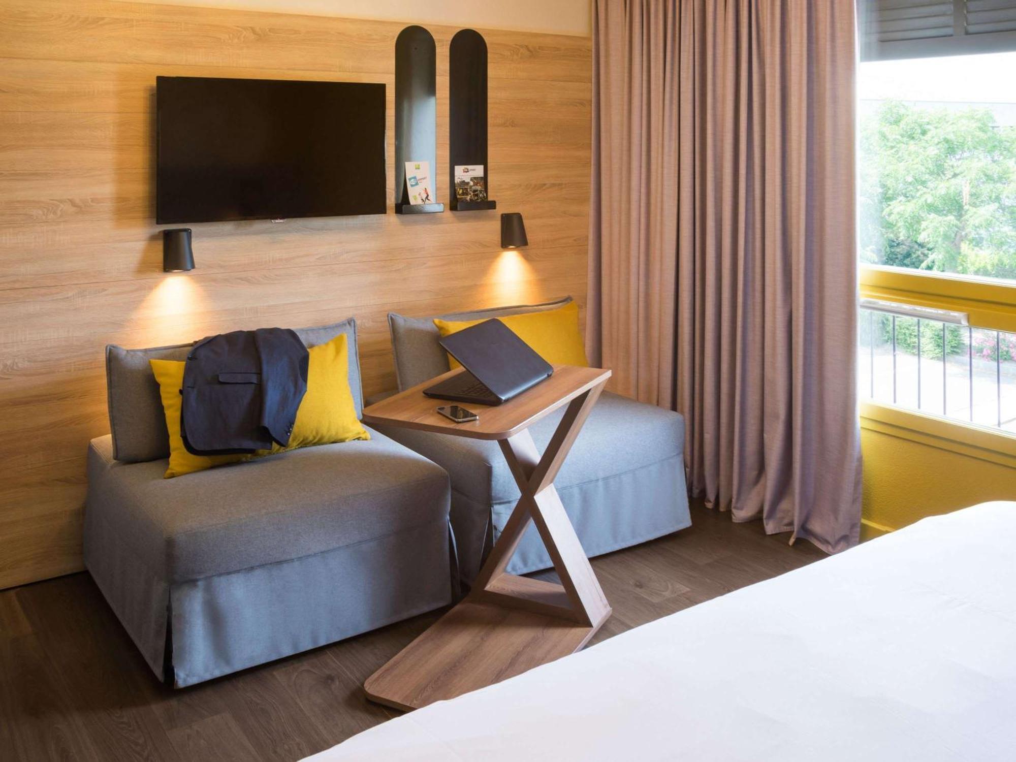 ホテル Ibis Styles Carcassonne La Cite エクステリア 写真