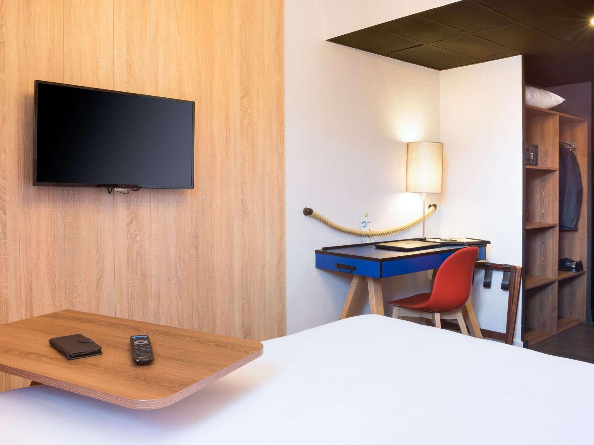 ホテル Ibis Styles Carcassonne La Cite エクステリア 写真